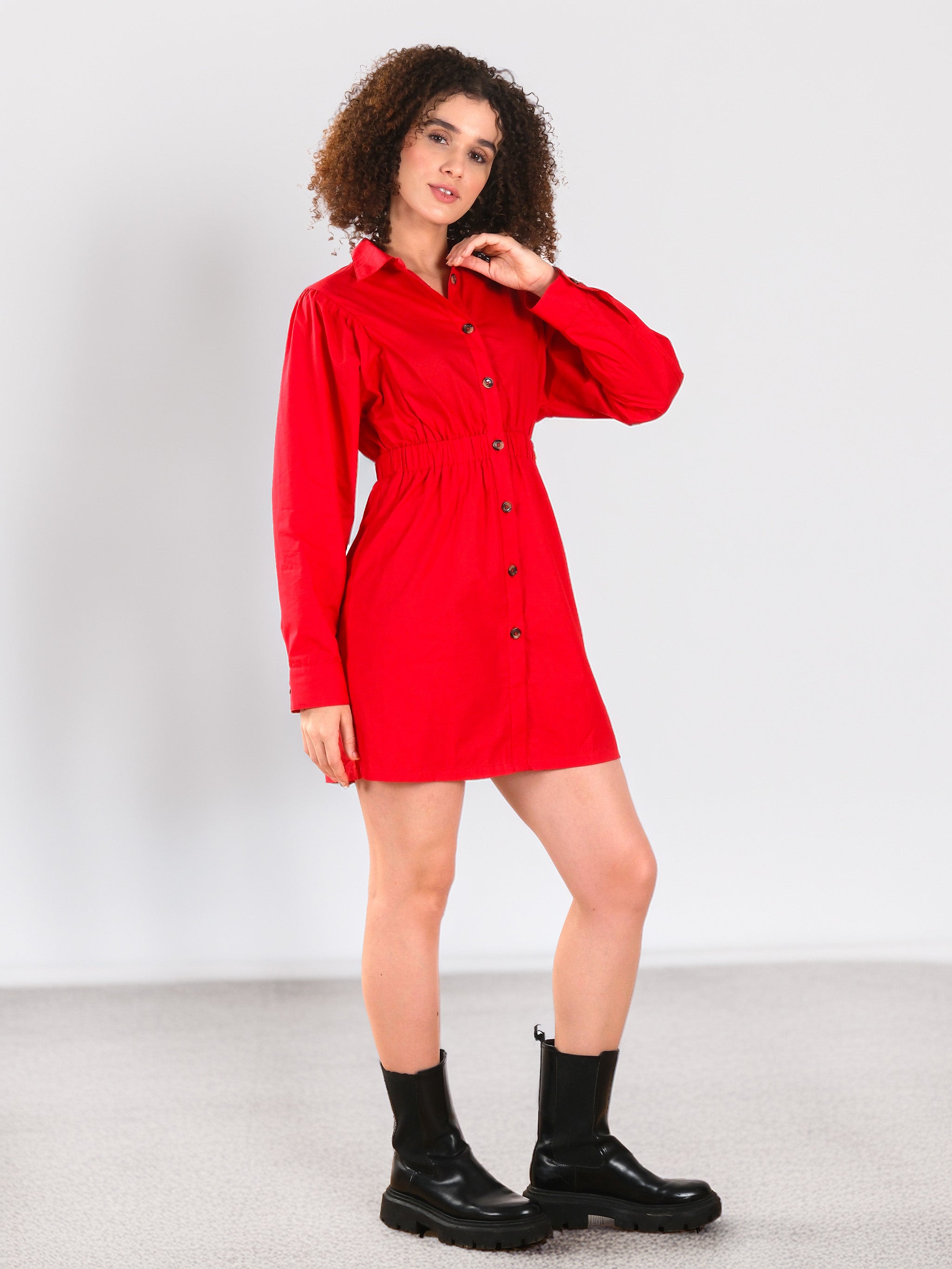 Robe courte rouge boutonnée