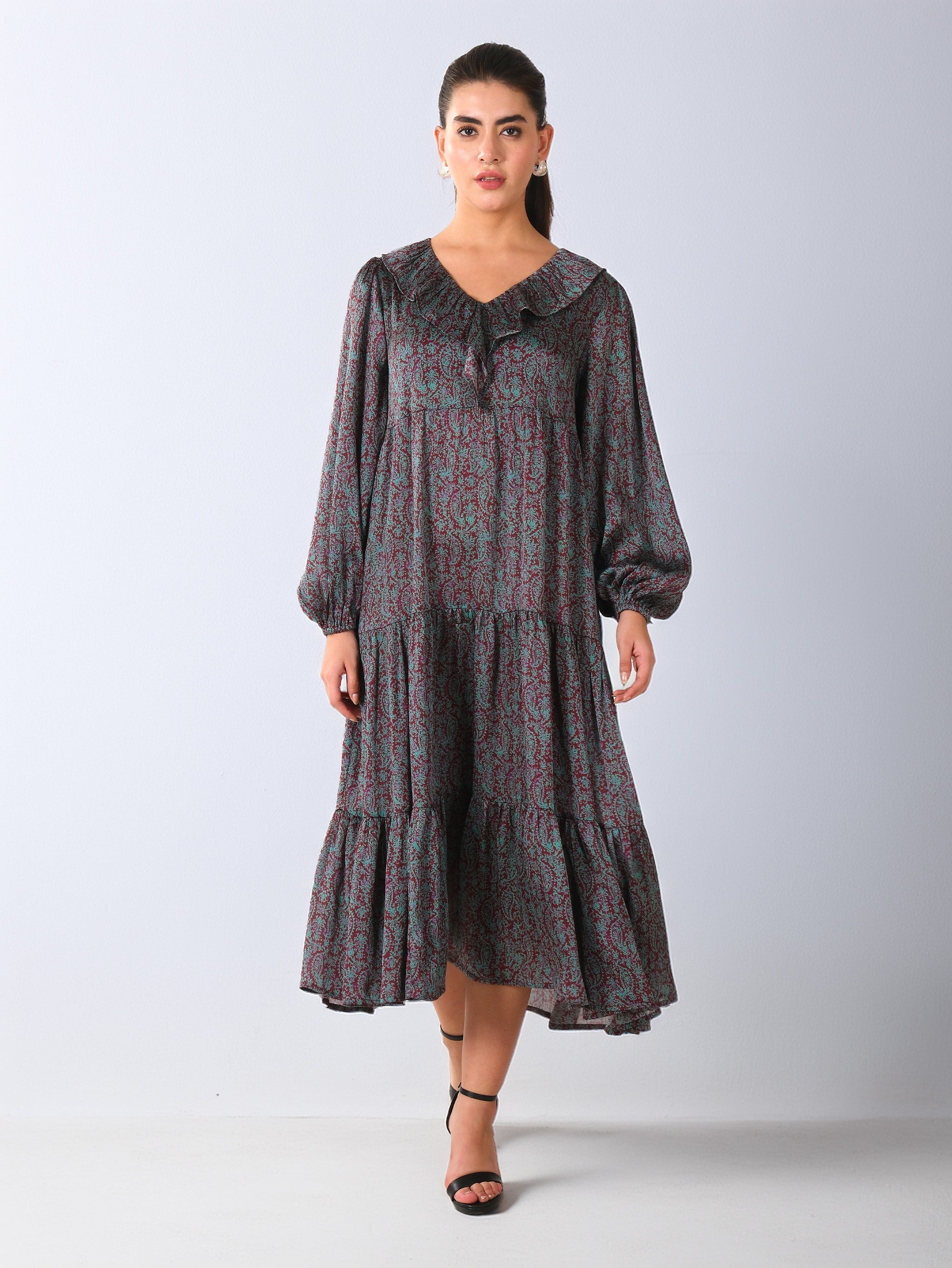 Robe longue à imprimé cachemire et col à volants