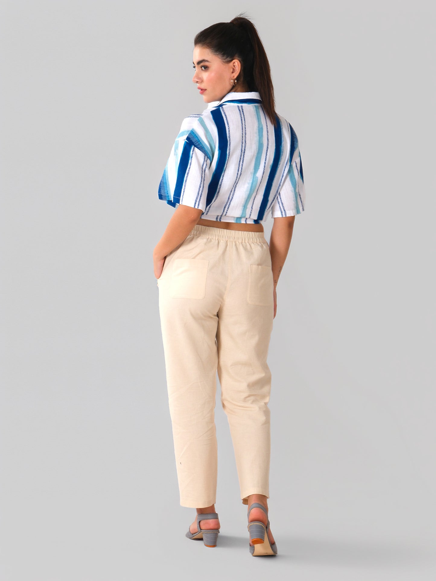 CROPPED TOP