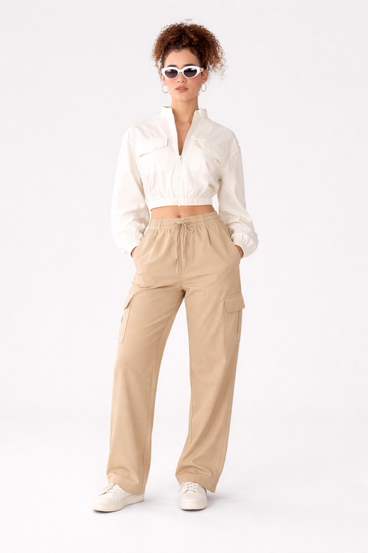 Chaqueta corta con cremallera color marfil