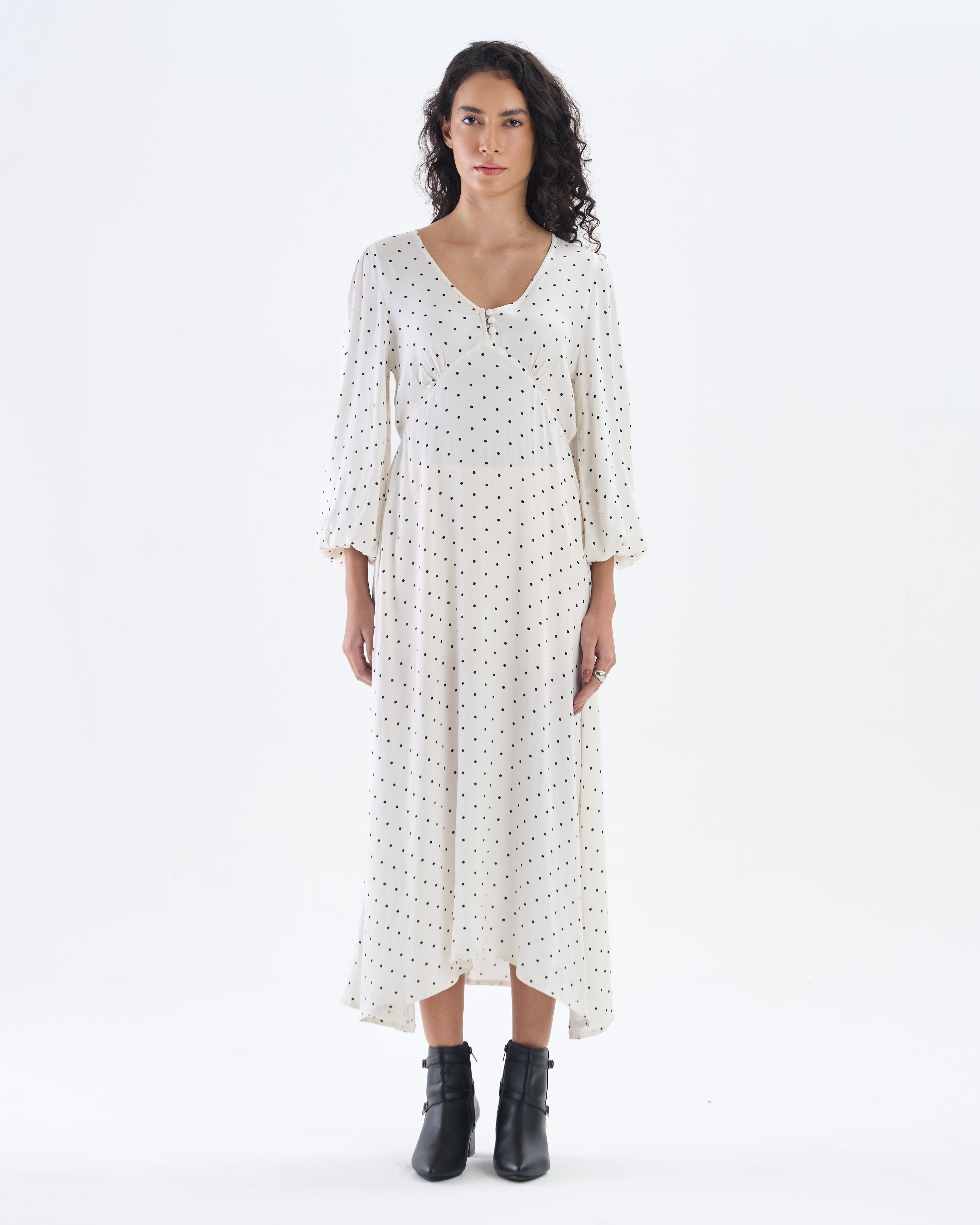 Robe midi blanche à pois