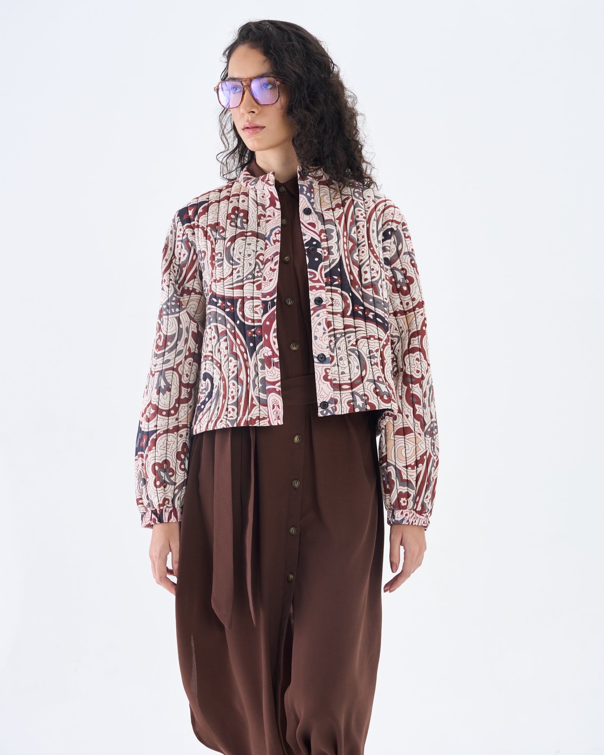 Chaqueta acolchada bohemia con estampado paisley