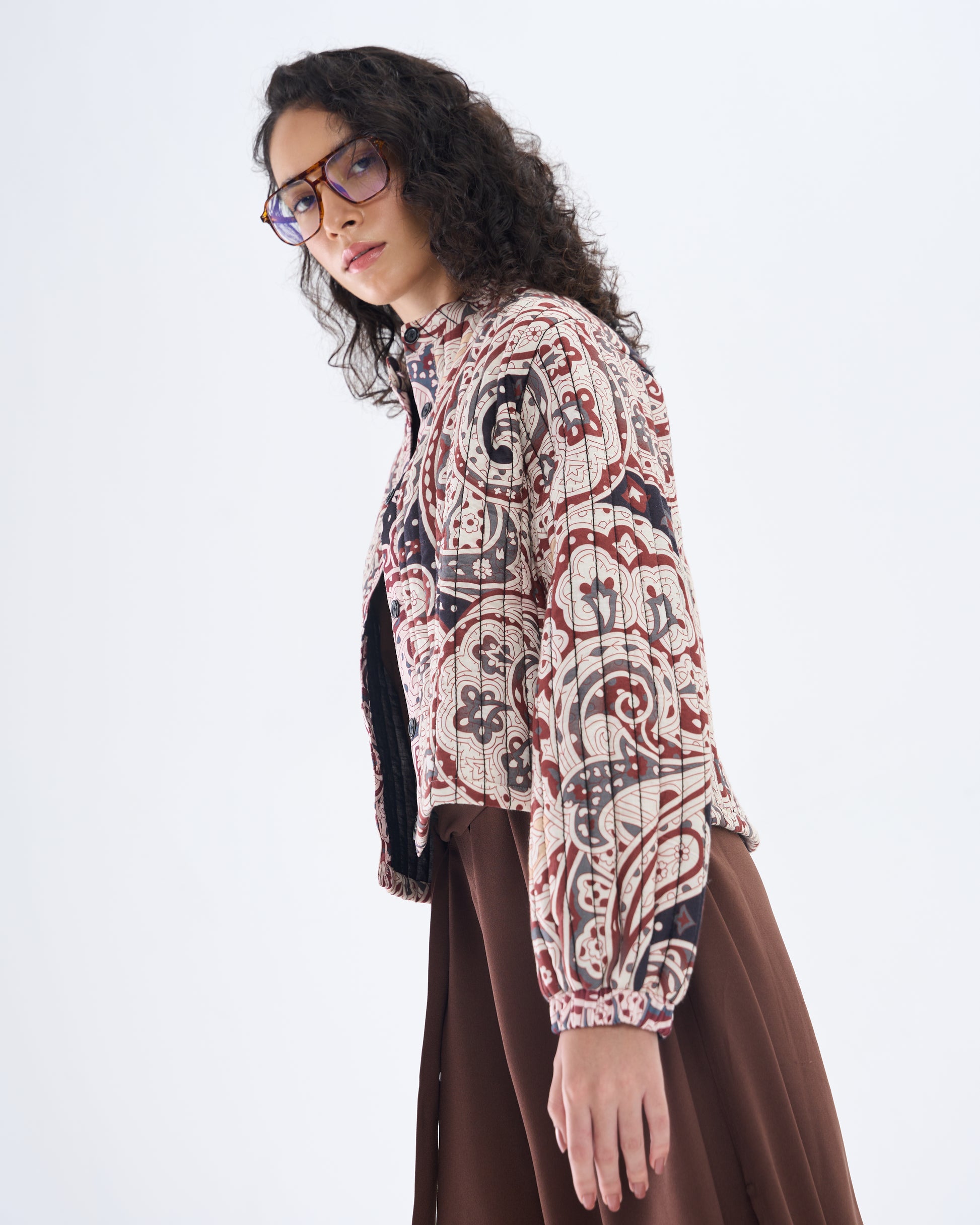 Chaqueta acolchada bohemia con estampado paisley