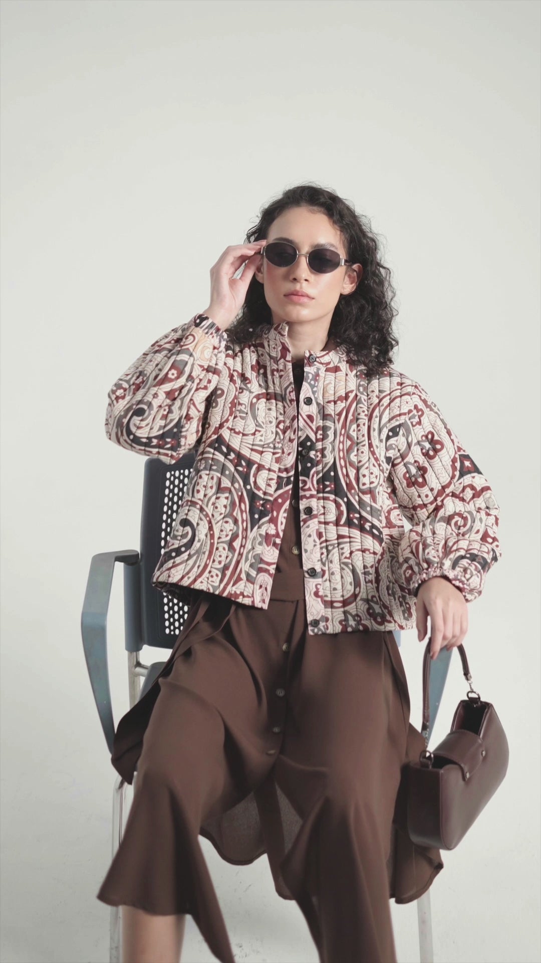 Chaqueta acolchada bohemia con estampado paisley