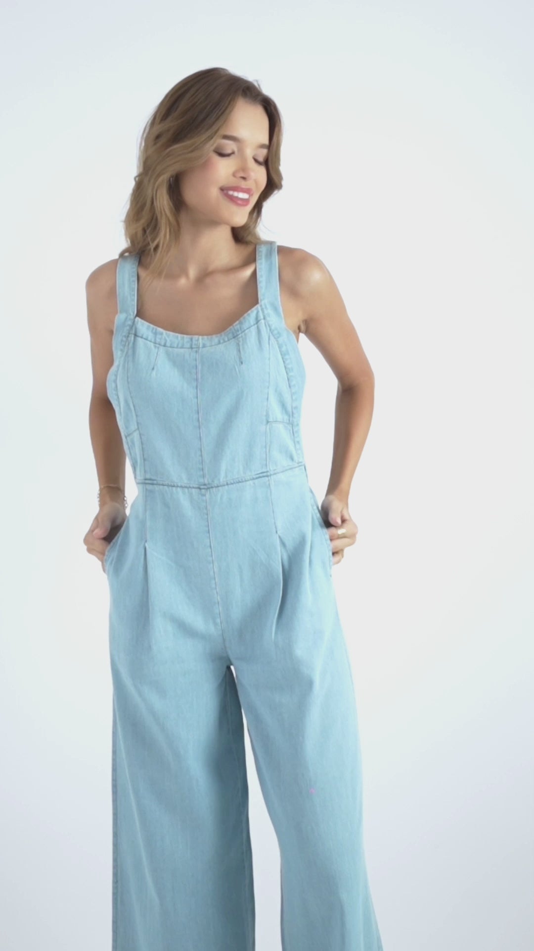 Mono vaquero azul claro de pierna ancha